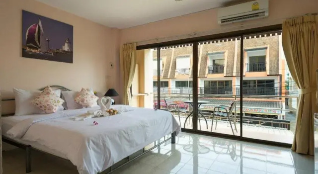 Aurora Guesthouse, Забронировать Отель Карон Бич остров Пхукет