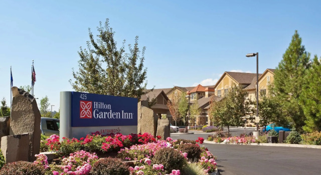 Кровать в общем номере Hilton Garden Inn Bend