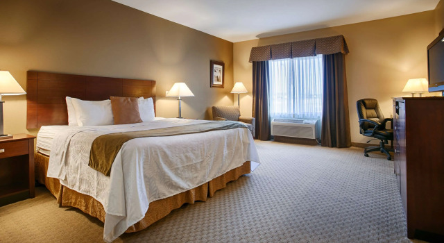 Best Western Plus Montezuma Inn & Suites