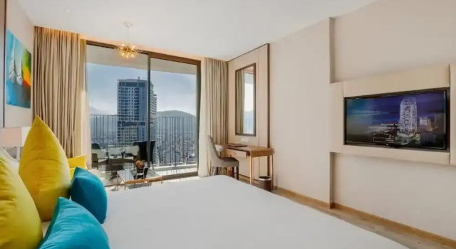 Студия Deluxe с балконом и с красивым видом из окна Panorama Beachfront Nha Trang by LYN Condotel
