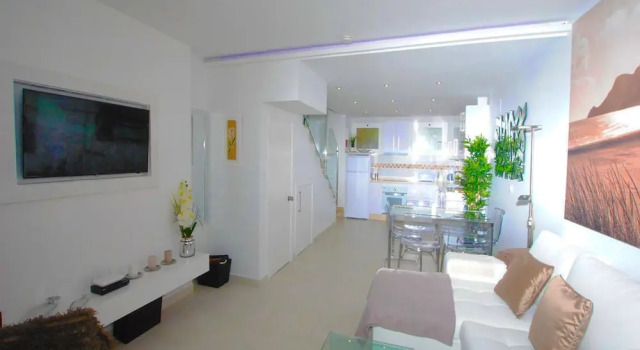 Dona Lola Macarena - Beautiful Frontline beach house between Fuengirola and Marbella - CS100, Забронировать Отель Отели Калаонда 3 звезды, 3*