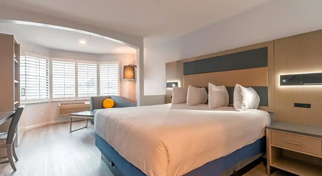 Студия Hotel Aluxor SFO, Shuttle Service