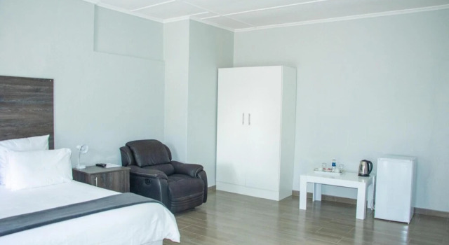 Neat one Bedroom in Morningside Guesthouse - 2089, Забронировать Отель Булавайо Зимбабве
