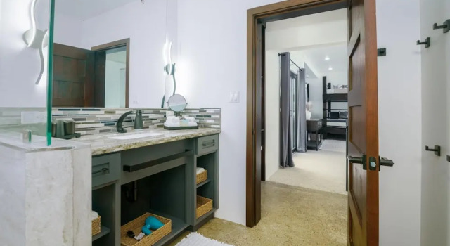 Вилла Sand Castle Vista - Spacious 4-Bed Villa in Placencia Village w Pool