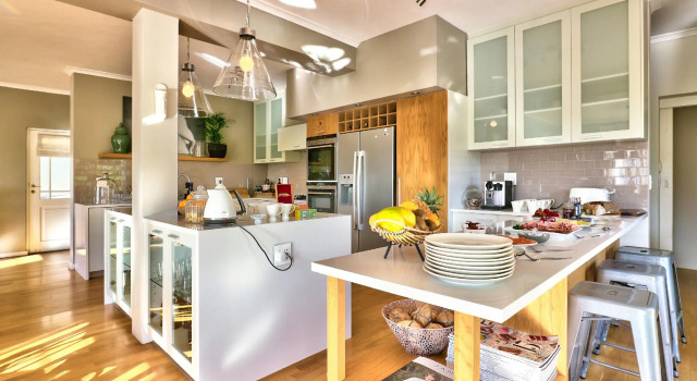 Devonport House - Constantia, Забронировать Отель «постель и завтрак» Бизнес-отели Cape Peninsula, 4* 5*