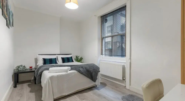 City Escape London - Spacious 4 Bedroom House, Забронировать Отель Отели Англии 3 звезды, 3*