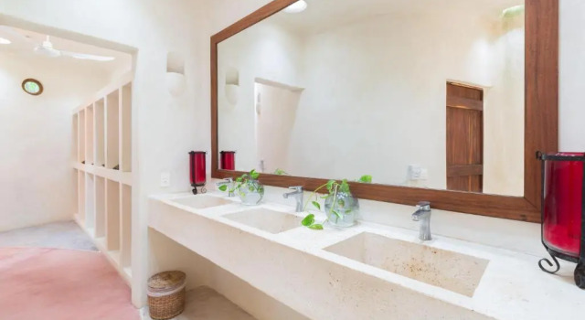 Кровать в общем номере Hotel Holistika Tulum