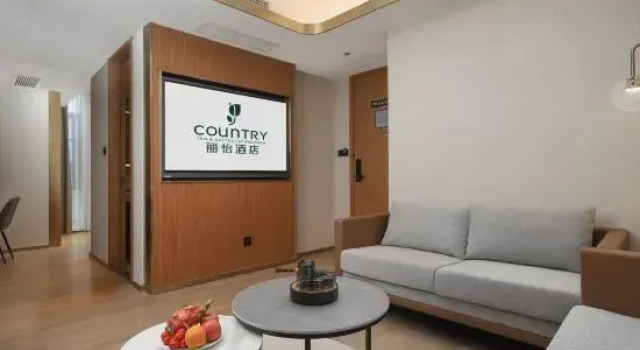 Люкс Business Country Inn & Suites by Radisson Hotel (Liangjiang Shuitu New City Chongqing)