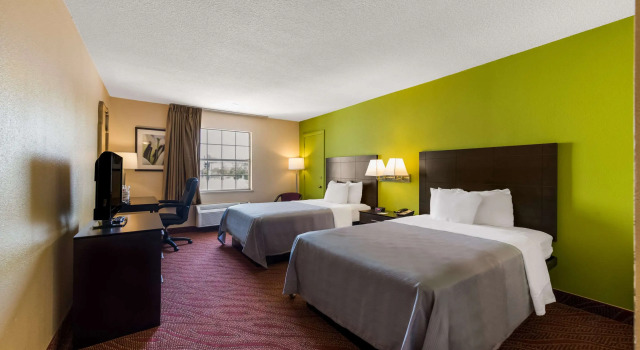 Четырёхместный номер Standard Quality Inn Saint Louis Airport