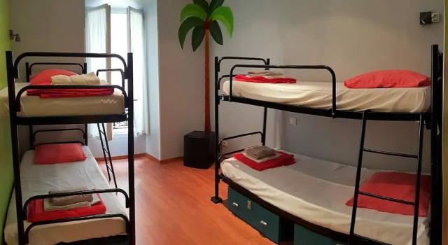 Кровать в общем номере HOSTEL MEYERBEER - Rooms and Apartments