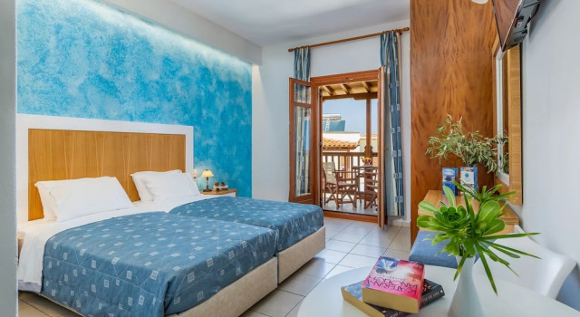 Двухместный номер Standard с балконом и с видом на сад Aeolos Hotel