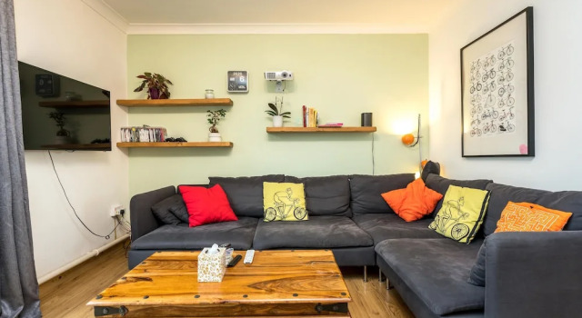 NEW Sleek & Colourful 2 Bedroom Flat Forest Hill, Забронировать Отель Отели Англии 3 звезды, 3*