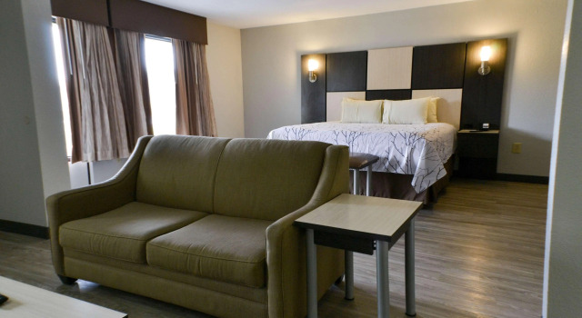 Best Western Cades Cove Inn, Забронировать Отель Отели Таунсенд с парковкой, рядом с Hedgewood Gardens, Парковка