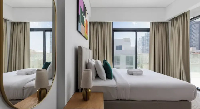 Waves - Luxurious Comfort with City Views in Oxford 212