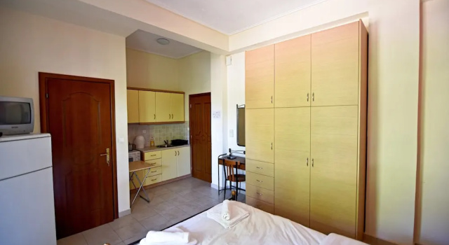 Студия с балконом и с видом на горы Tsertos Apartments