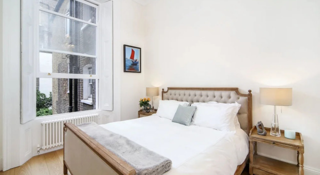 Luxurious 1BR Period Property in Kensington