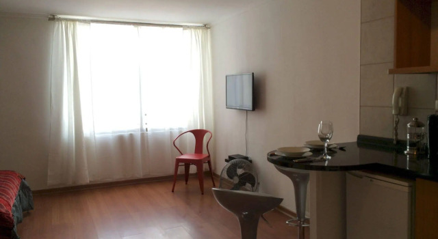 Open suites Bellas Artes, Забронировать Отель Сантьяго Столичный регион Сантьяго, рядом с Santa Lucia Station