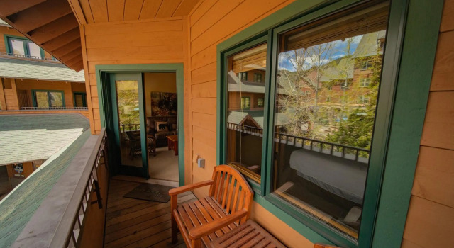 Upgraded 2bdr In Ge/walk To Slopes, Fireplace & Balcony 2 Bedroom Condo by RedAwning