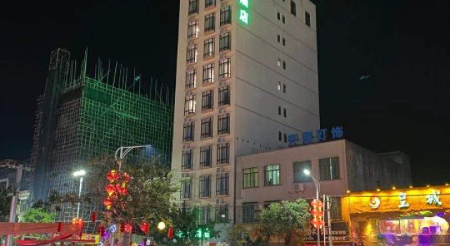 Xuwen Berlin Hotel