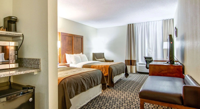Четырёхместный номер Standard Comfort Inn & Suites Athens North