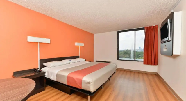Четырёхместный номер Standard Motel 6-Fort Worth, TX - Downtown East