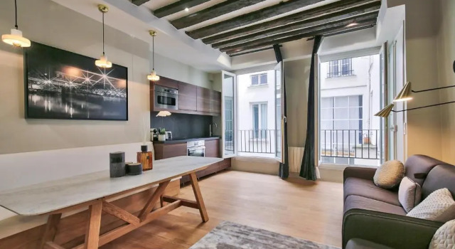 70 - Authentic Parisian Flat, Забронировать Отель 3-й округ: Маре Париж, рядом с Станция метро Rambuteau