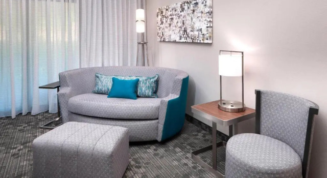 Люкс Courtyard by Marriott Pensacola