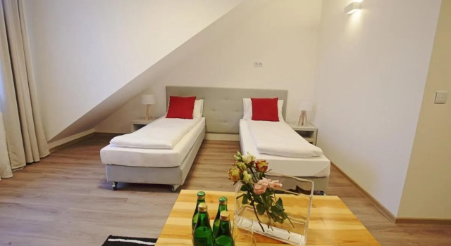 Malinowy Dwór Wieluń, Book Hotel Wielun Lodz