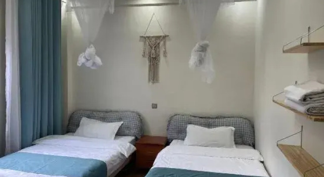 Qimushan Yuanxuan Homestay, Book Hotel Hoteller i Fengyi med parkering, Parkering