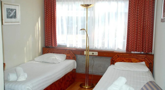 Budget Hostel Bargain Toko