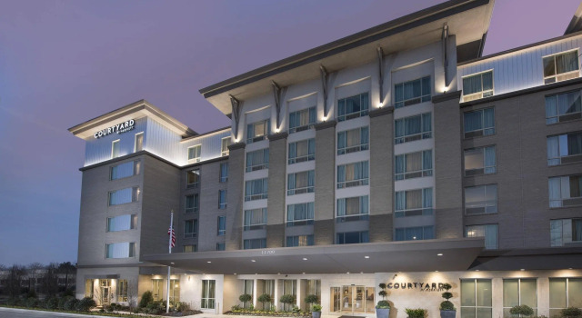 Четырёхместный номер Standard Courtyard by Marriott Atlanta Alpharetta/Avalon Area