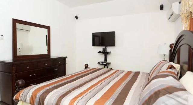 Апартаменты Luxury New Kingston Guest Apt at Fairway