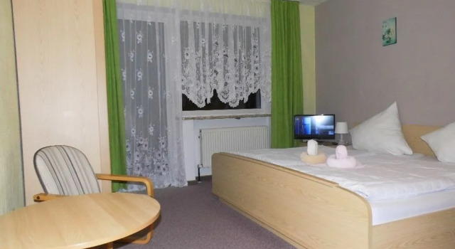 Hotel-Pension Dressel, Varaa Hotelli Hotellit Baijeri pysäköinnillä, Pysäköinti