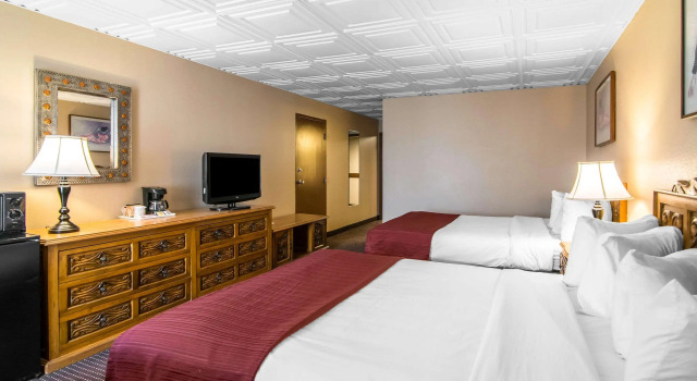 Четырёхместный номер Standard Quality Inn Taos