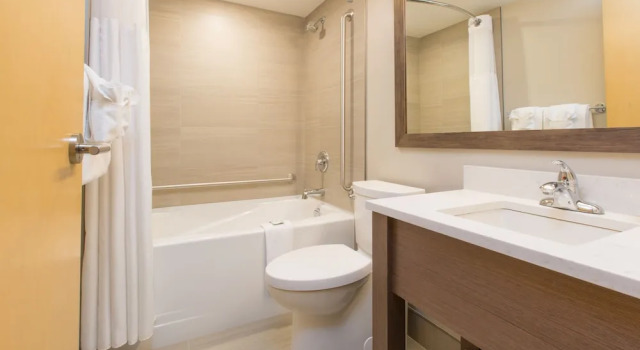 Двухместный номер Standard с балконом The Embassy Inn
