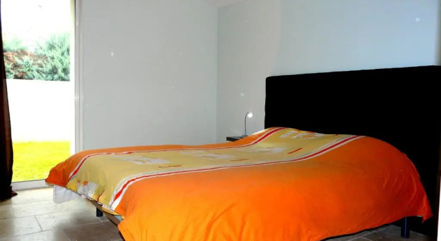 Agréable Location Vacances Climatisée avec Piscine Privée située en Campagne de Maubec, au cœur du Luberon, 6 à 8 personnes LS2-188, Rezervați Hotel Maubec Luberon