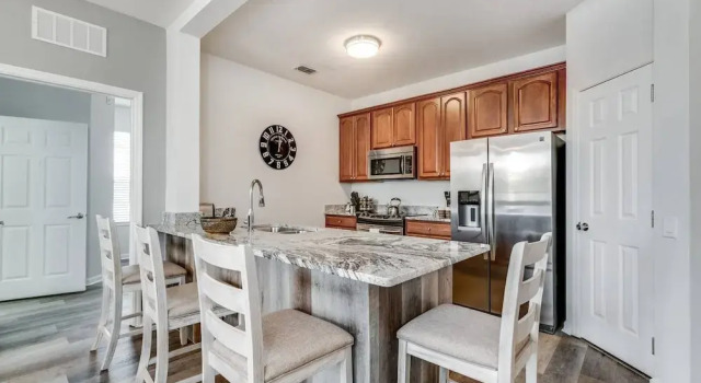 Апартаменты с 3 комнатами с балконом Roomy and Modern 3bd/2ba Home With Balcony #3vc201