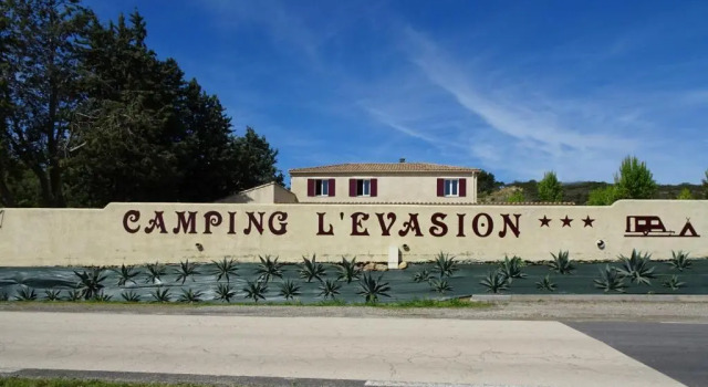 Camping L'Evasion, Забронировать Кемпинг Отели Фонтес с бассейном, Бассейн