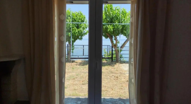 Коттедж White Clam Vintage House with sea view & garden