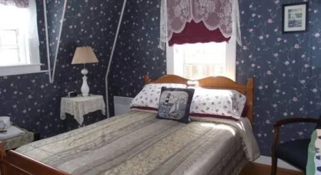 Water Street Lighthouse Bed & Breakfast