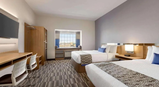 Четырёхместный номер Standard Microtel Inn & Suites by Wyndham Gambrills