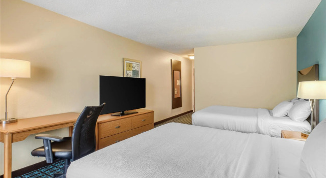 Четырёхместный номер Standard SureStay by Best Western Mount Pleasant Racine