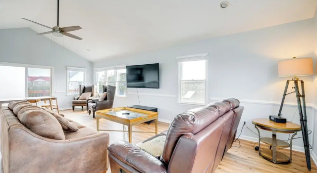 Steps to Beach: Centrally Located OBX Home!, Забронировать Дом для отпуска Виллы Килл-Девил-Хиллс, рядом с Развлекательный центр Destination Fun, Вилла