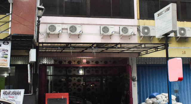RedDoorz @ Pettarani Square, Book Guesthouse Hotels in Sulawesi with Parking, Parking