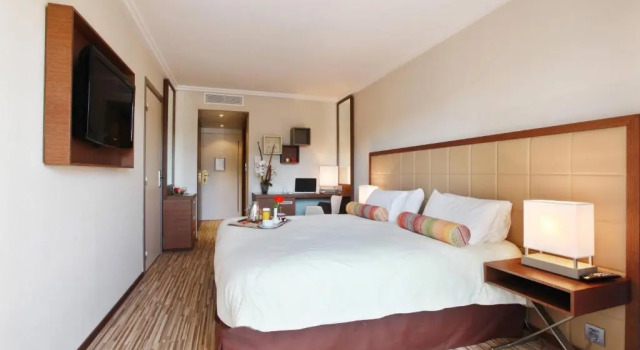 Двухместный номер с балконом и с частичным видом на море AC Hotel by Marriott Ambassadeur Antibes - Juan Les Pins