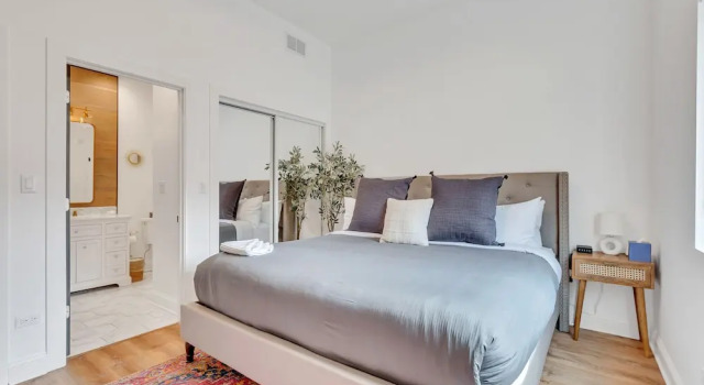 Bright Modern 4Bd 2Ba in the Heart of Wrigleyville by AllSet Turnover