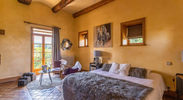 Domaine de la Ruisseliere, Book Hotel Lacenas Auvergne