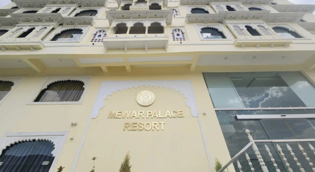 Mewar palace resort and spa, Забронировать Курортный отель Отели штата Раджастхана с парковкой, Парковка