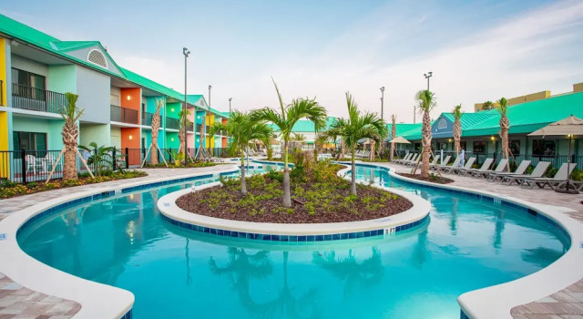 Номер Standard с видом на бассейн Beachside Hotel & Suites Cocoa Beach - Port Canaveral