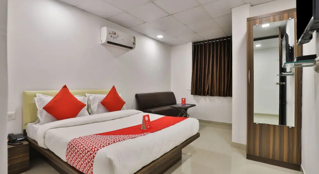 OYO 12229 Hotel Sarvagya